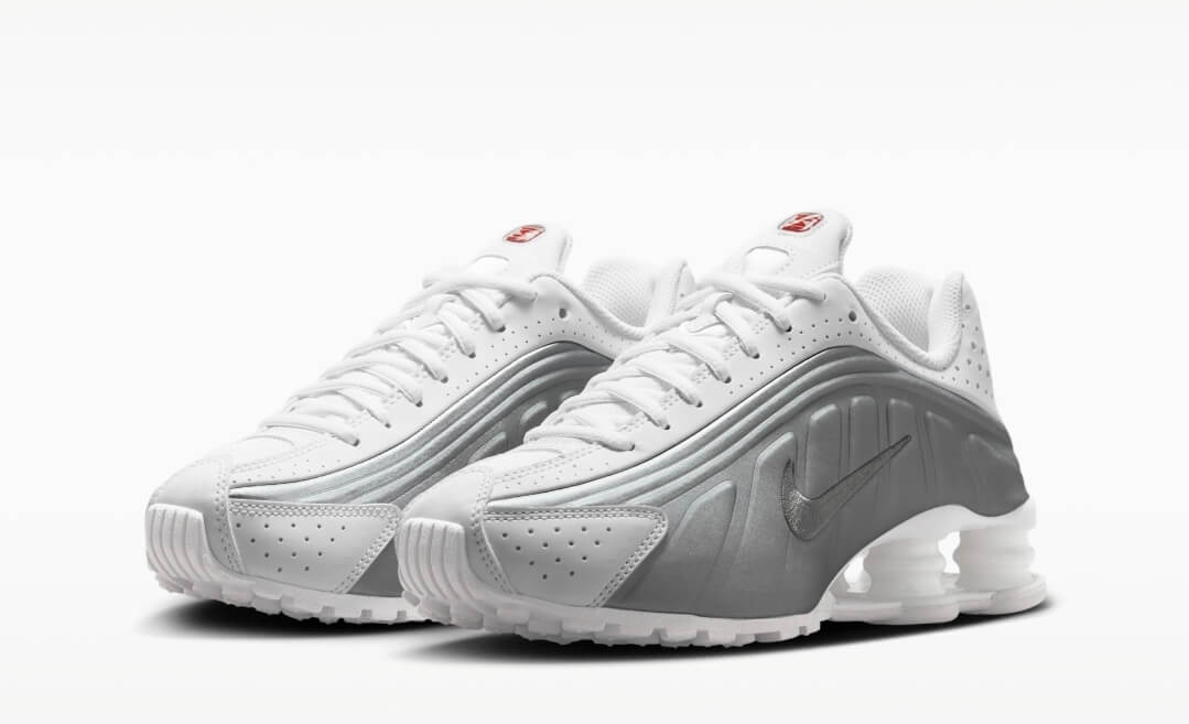 Les baskets Nike Shox R4 combinent style audacieux et innovation technologique exceptionnel et indispensable. Pas Cher. Le moins cher.
