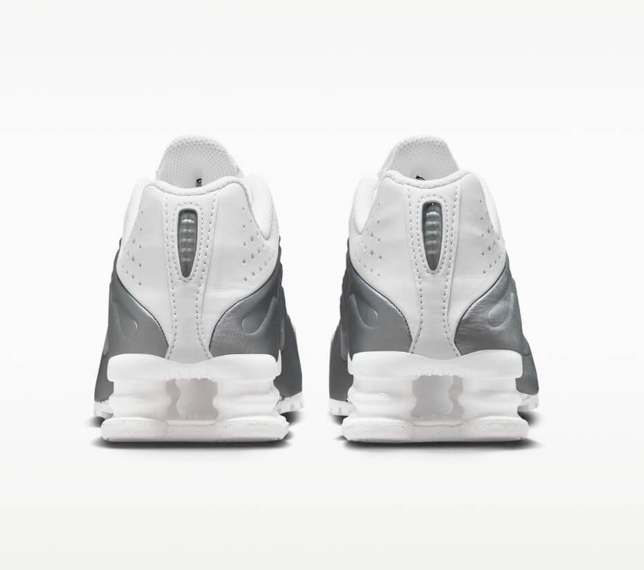 Les baskets Nike Shox R4 combinent style audacieux et innovation technologique exceptionnel et indispensable. Pas Cher. Le moins cher.