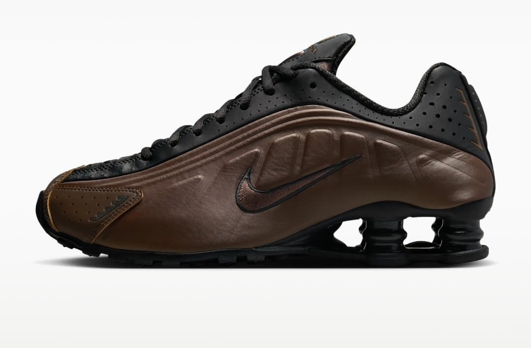 Les baskets Nike Shox R4 combinent style audacieux et innovation technologique exceptionnel et indispensable. Pas Cher. Le moins cher.