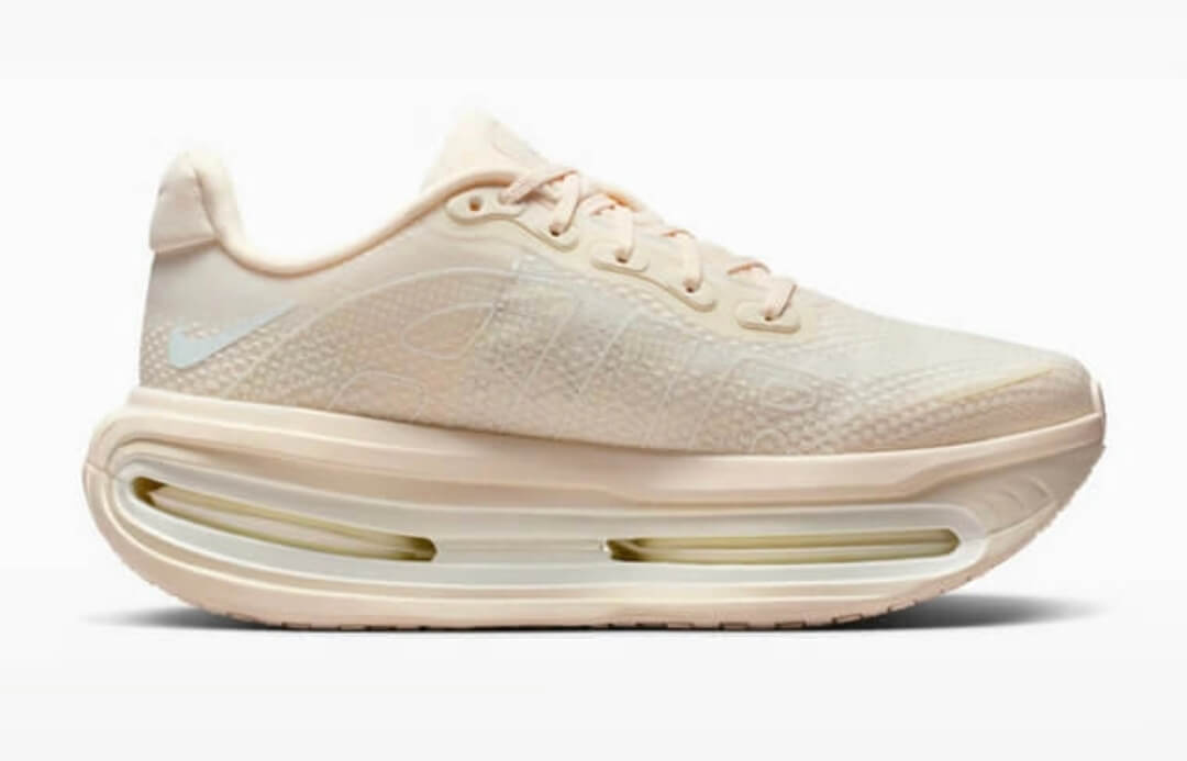 Découvrez les baskets Nike Vomero Premium, alliant confort et performance au quotidien. Faites chaque pas avec une douceur exceptionnelle !