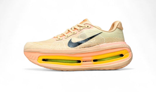 Découvrez les baskets Nike Vomero Premium, alliant confort et performance au quotidien. Faites chaque pas avec une douceur exceptionnelle !