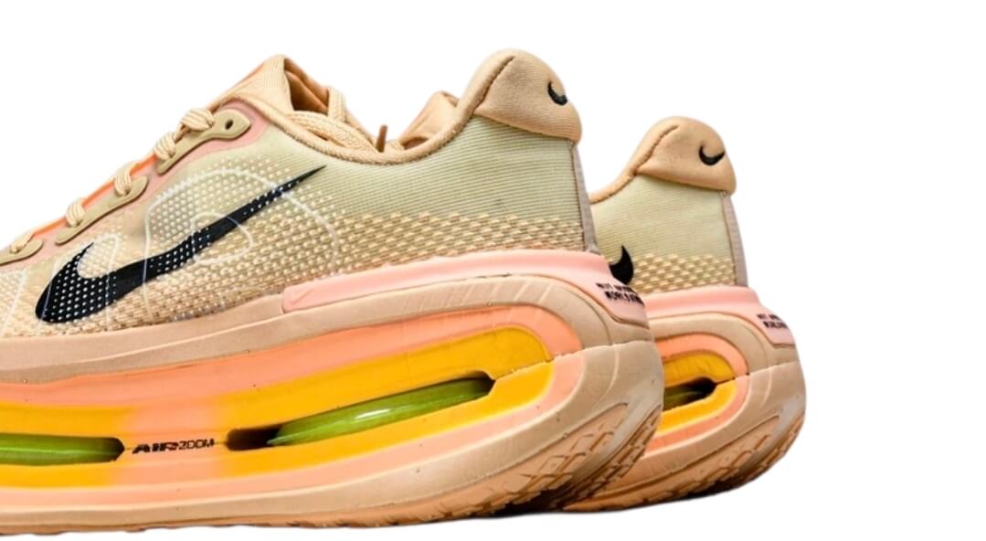Découvrez les baskets Nike Vomero Premium, alliant confort et performance au quotidien. Faites chaque pas avec une douceur exceptionnelle !