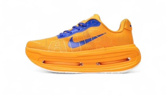 Découvrez les baskets Nike Vomero Premium, alliant confort et performance au quotidien. Faites chaque pas avec une douceur exceptionnelle !