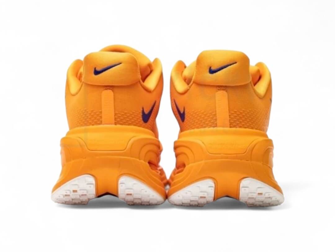 Découvrez les baskets Nike Vomero Premium, alliant confort et performance au quotidien. Faites chaque pas avec une douceur exceptionnelle !