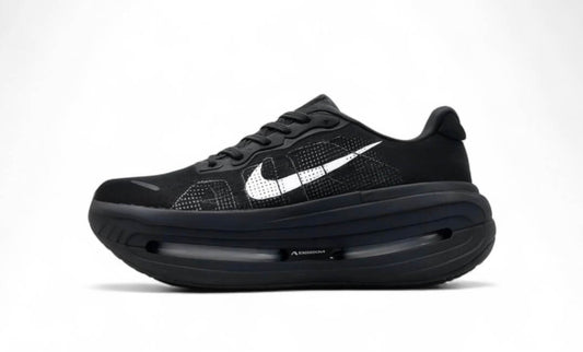Découvrez les baskets Nike Vomero Premium, alliant confort et performance au quotidien. Faites chaque pas avec une douceur exceptionnelle !