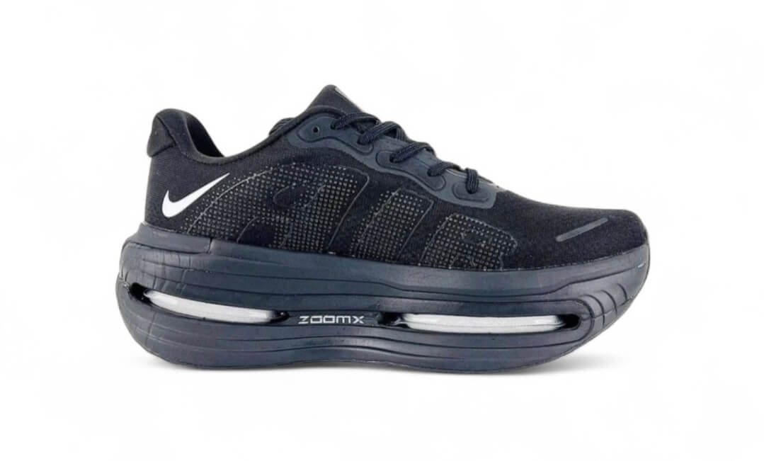 Découvrez les baskets Nike Vomero Premium, alliant confort et performance au quotidien. Faites chaque pas avec une douceur exceptionnelle !