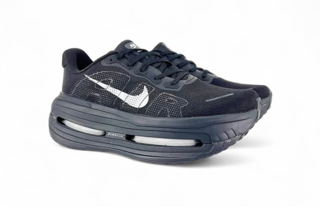 Découvrez les baskets Nike Vomero Premium, alliant confort et performance au quotidien. Faites chaque pas avec une douceur exceptionnelle !