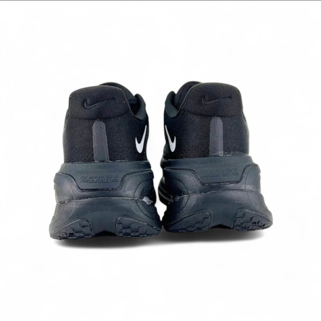 Découvrez les baskets Nike Vomero Premium, alliant confort et performance au quotidien. Faites chaque pas avec une douceur exceptionnelle !