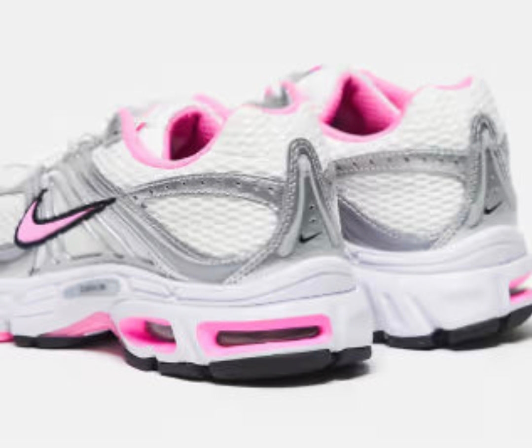 Découvrez les Baskets Nike Moto 2K, alliant design rétro et confort optimal. Parfaites pour les fans de streetwear et le quotidien. ❤️