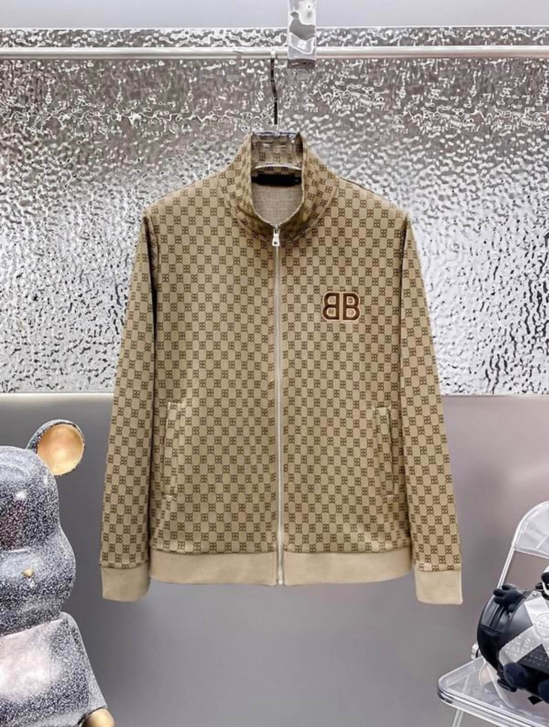 Les ensembles survêtement Balenciaga allient performance et style. Leur design avant-gardiste et leur qualité supérieure. Pas cher. Le moins cher.