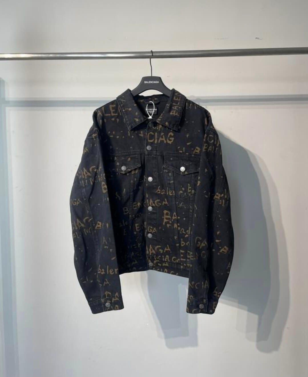 Les ensembles survêtement Balenciaga allient performance et style. Leur design avant-gardiste et leur qualité supérieure. Pas cher. Le moins cher.