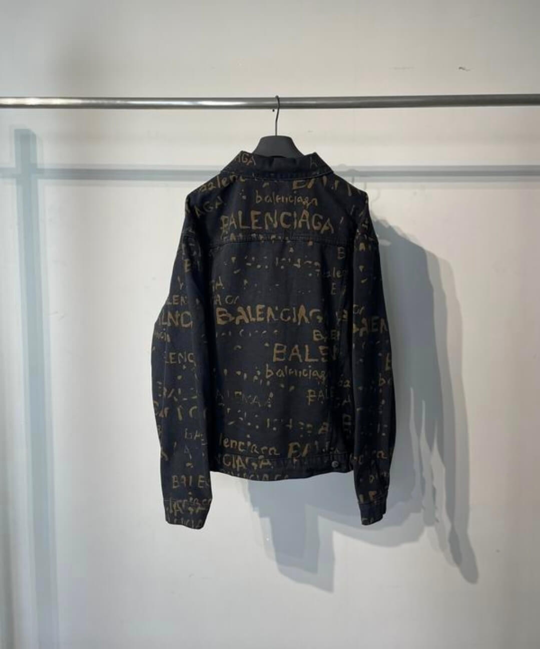 Les ensembles survêtement Balenciaga allient performance et style. Leur design avant-gardiste et leur qualité supérieure. Pas cher. Le moins cher.