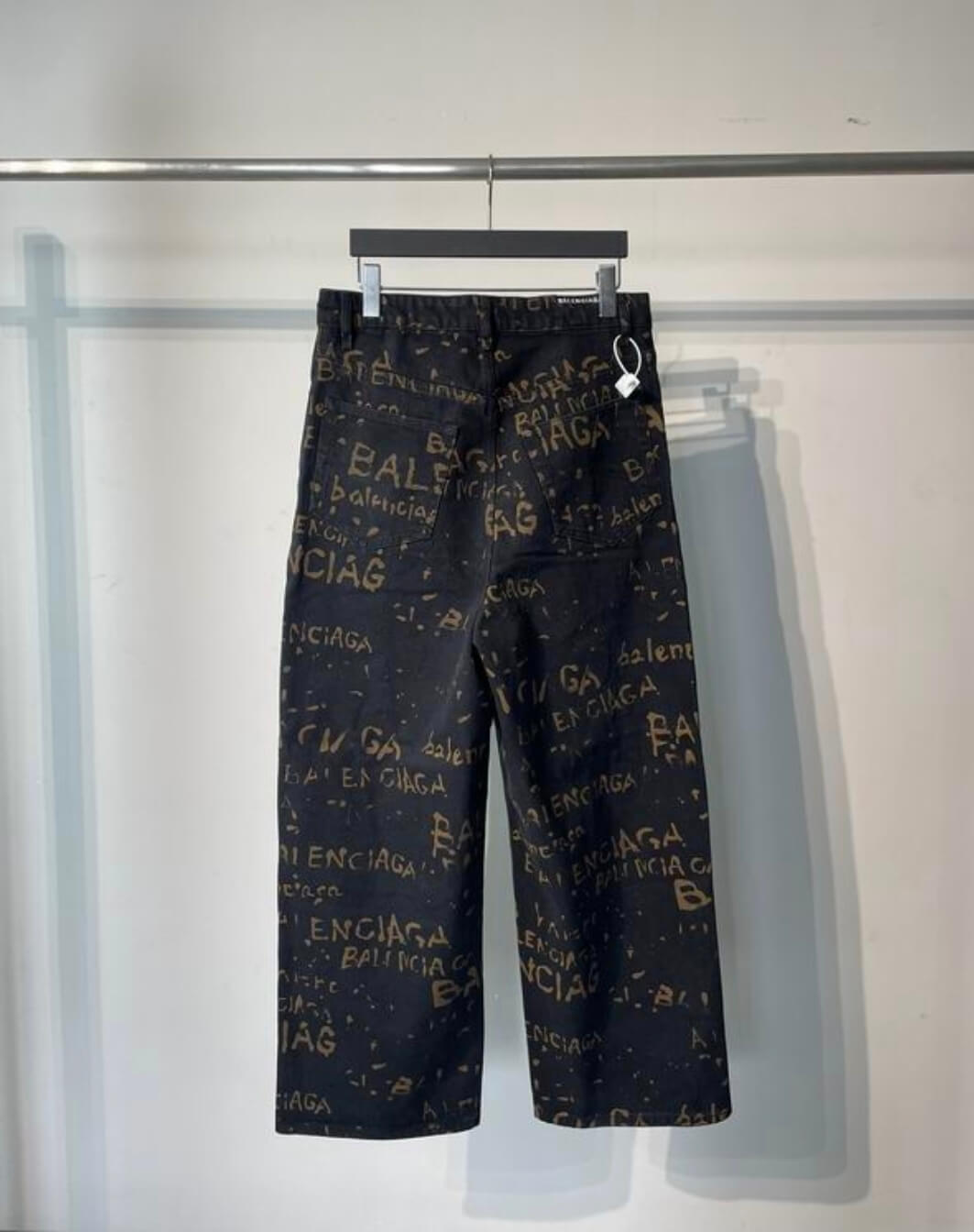 Les ensembles survêtement Balenciaga allient performance et style. Leur design avant-gardiste et leur qualité supérieure. Pas cher. Le moins cher.