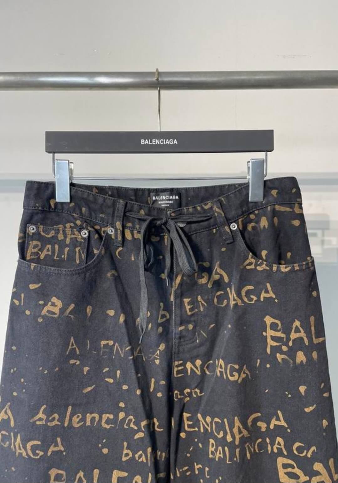 Les ensembles survêtement Balenciaga allient performance et style. Leur design avant-gardiste et leur qualité supérieure. Pas cher. Le moins cher.