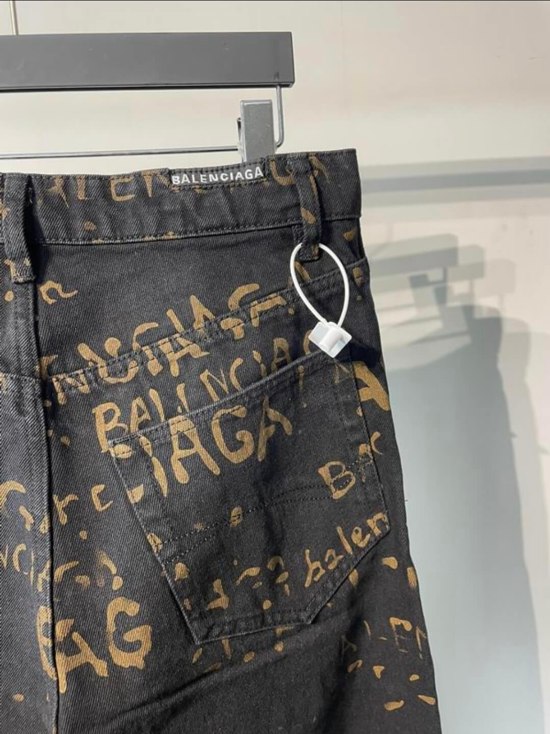 Les ensembles survêtement Balenciaga allient performance et style. Leur design avant-gardiste et leur qualité supérieure. Pas cher. Le moins cher.