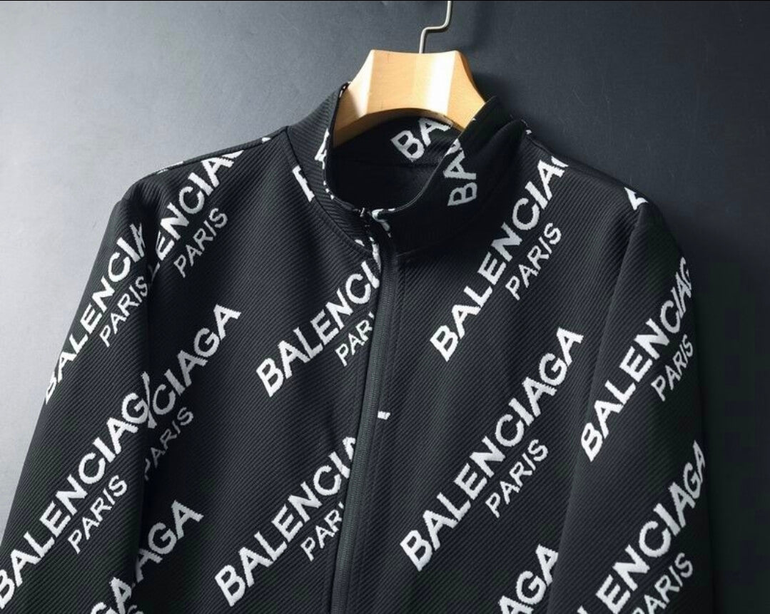 Les ensembles survêtement Balenciaga allient performance et style. Leur design avant-gardiste et leur qualité supérieure. Pas cher. Le moins cher.