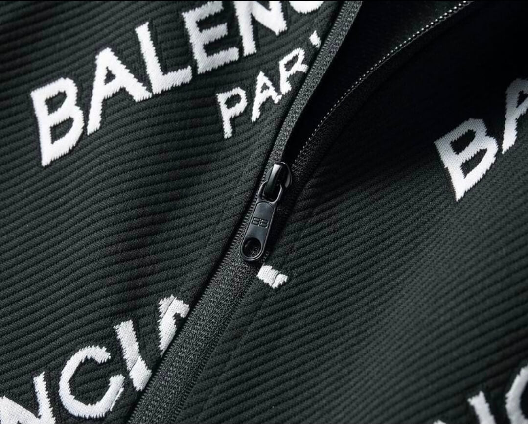Les ensembles survêtement Balenciaga allient performance et style. Leur design avant-gardiste et leur qualité supérieure. Pas cher. Le moins cher.