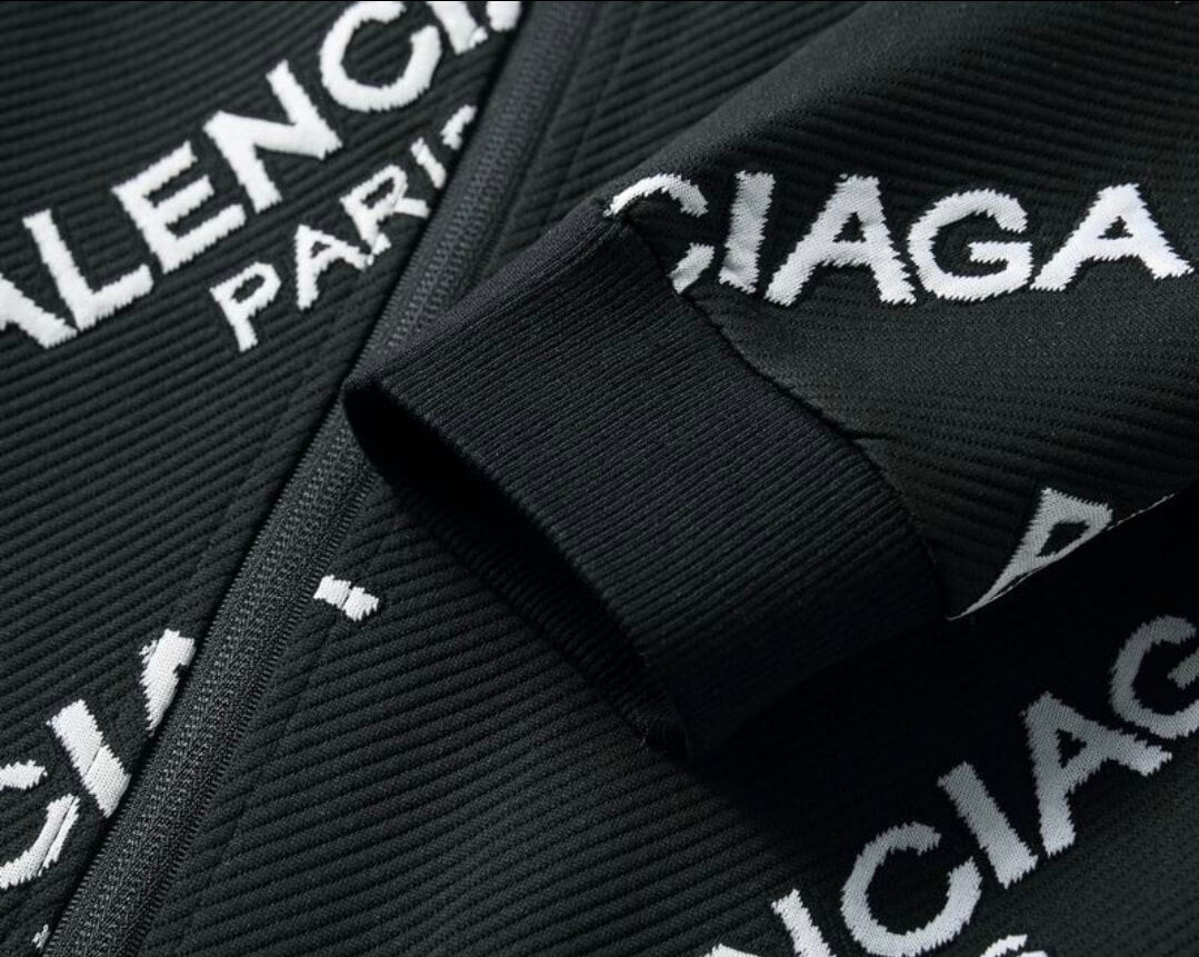Les ensembles survêtement Balenciaga allient performance et style. Leur design avant-gardiste et leur qualité supérieure. Pas cher. Le moins cher.