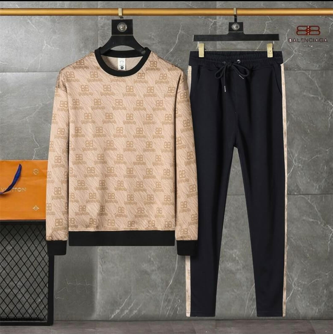 Les ensembles survêtement Balenciaga allient performance et style. Leur design avant-gardiste et leur qualité supérieure. Pas cher. Le moins cher.