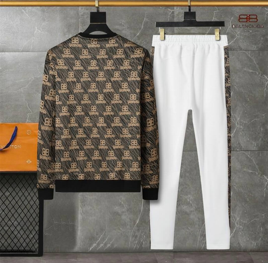 Les ensembles survêtement Balenciaga allient performance et style. Leur design avant-gardiste et leur qualité supérieure. Pas cher. Le moins cher.