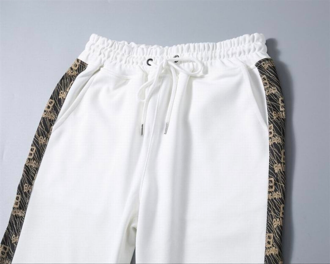 Les ensembles survêtement Balenciaga allient performance et style. Leur design avant-gardiste et leur qualité supérieure. Pas cher. Le moins cher.