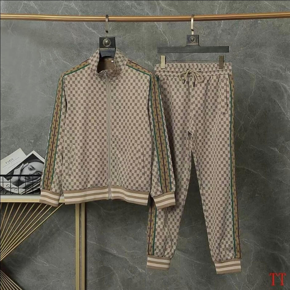 Les ensembles survêtement Balenciaga allient performance et style. Leur design avant-gardiste et leur qualité supérieure. Pas cher. Le moins cher.