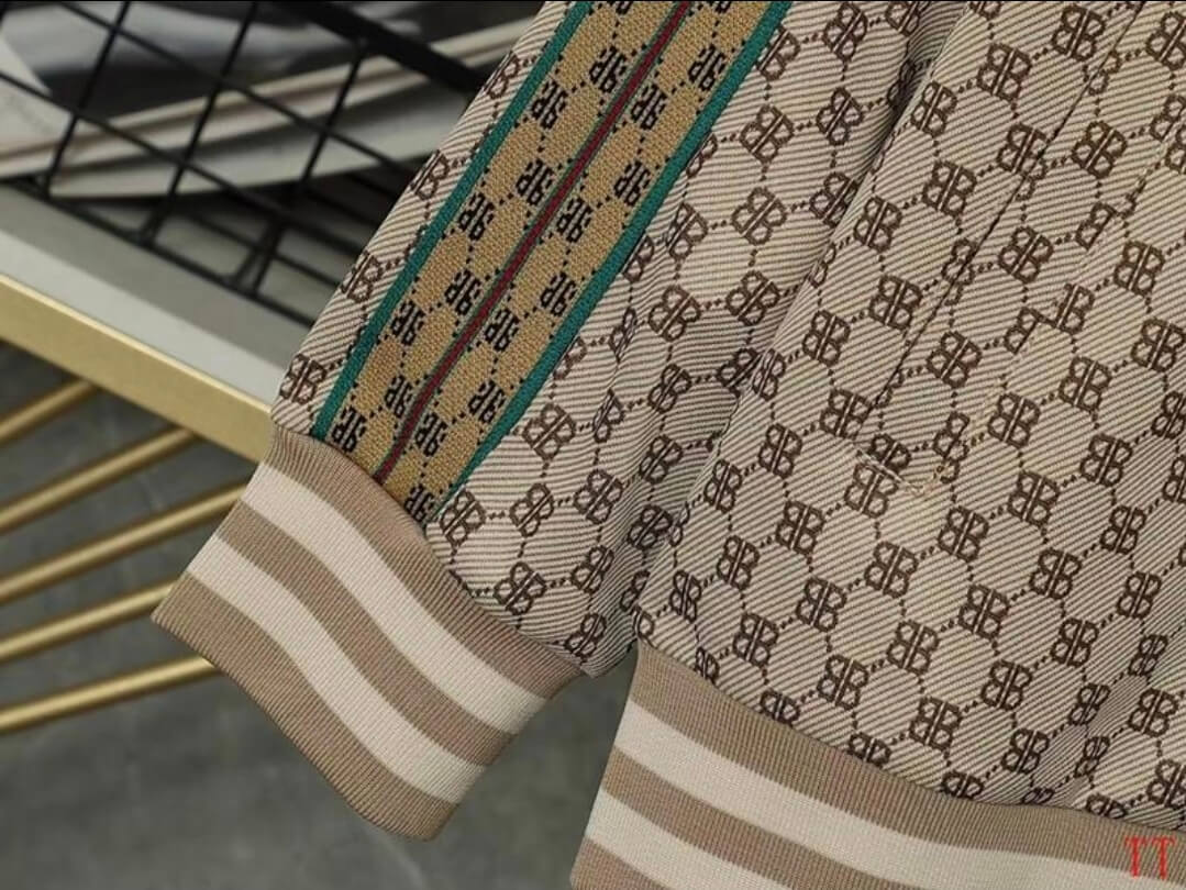 Les ensembles survêtement Balenciaga allient performance et style. Leur design .avant-gardiste et leur qualité supérieure. Pas cher. Le moins cher.