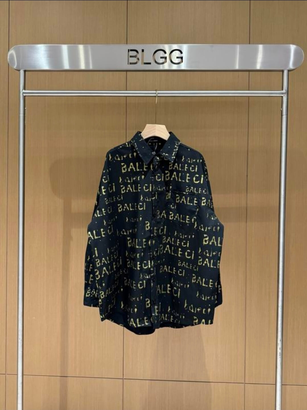 Les ensembles survêtement Balenciaga allient performance et style. Leur design avant-gardiste et leur qualité supérieure. Pas cher. Le moins cher.