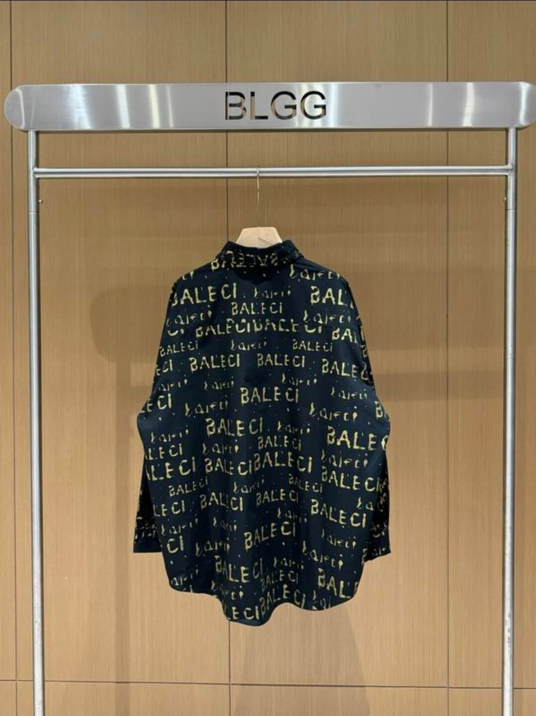 Les ensembles survêtement Balenciaga allient performance et style. Leur design avant-gardiste et leur qualité supérieure. Pas cher. Le moins cher.
