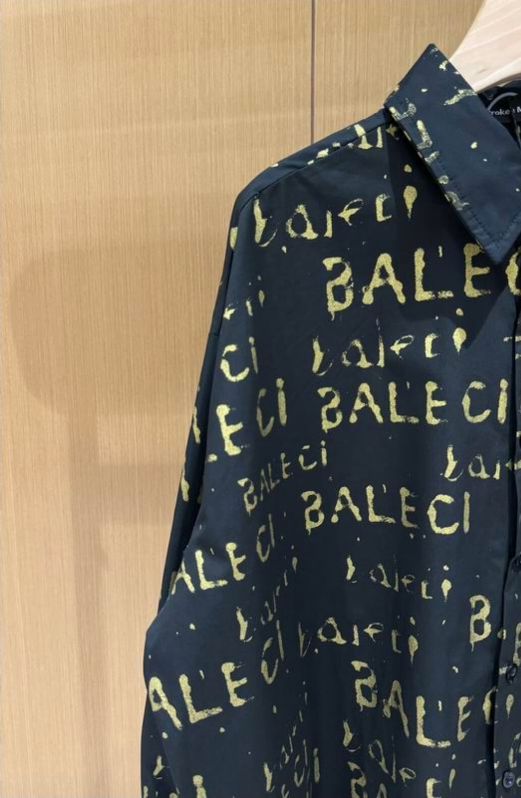 Les ensembles survêtement Balenciaga allient performance et style. Leur design avant-gardiste et leur qualité supérieure. Pas cher. Le moins cher.