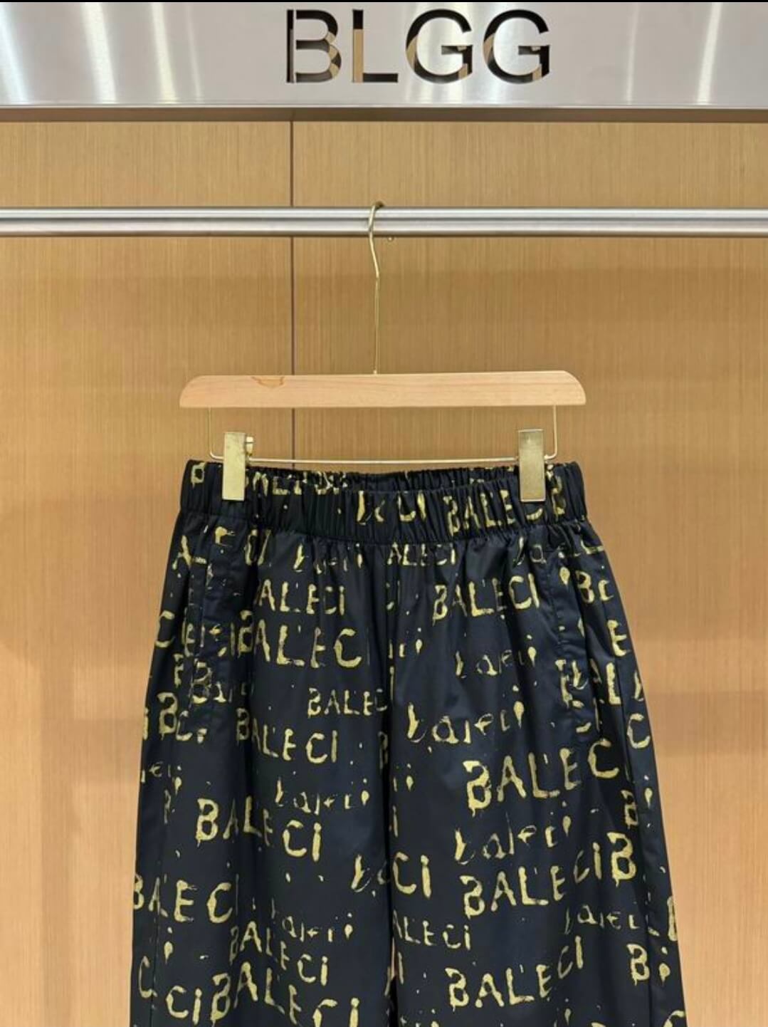 Les ensembles survêtement Balenciaga allient performance et style. Leur design avant-gardiste et leur qualité supérieure. Pas cher. Le moins cher.