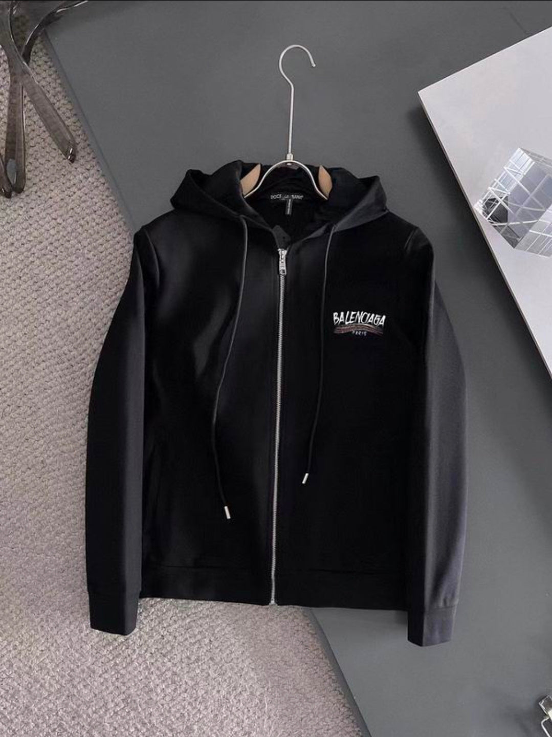 Les ensembles survêtement Balenciaga allient performance et style. Leur design avant-gardiste et leur qualité supérieure. Pas cher. Le moins cher.