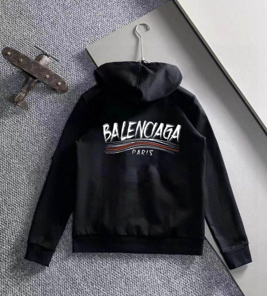 Les ensembles survêtement Balenciaga allient performance et style. Leur design avant-gardiste et leur qualité supérieure. Pas cher. Le moins cher.