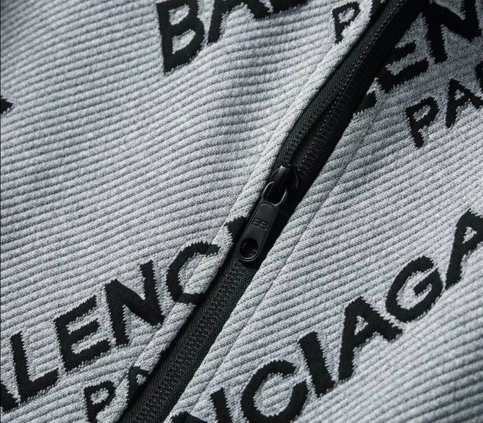 Les ensembles survêtement Balenciaga allient performance et style. Leur design avant-gardiste et leur qualité supérieure. Pas cher. Le moins cher.