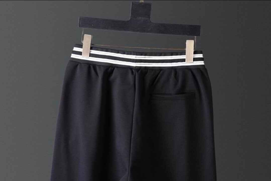 Les ensembles survêtement Balenciaga allient performance et style. Leur design avant-gardiste et leur qualité supérieure. Pas cher. Le moins cher.