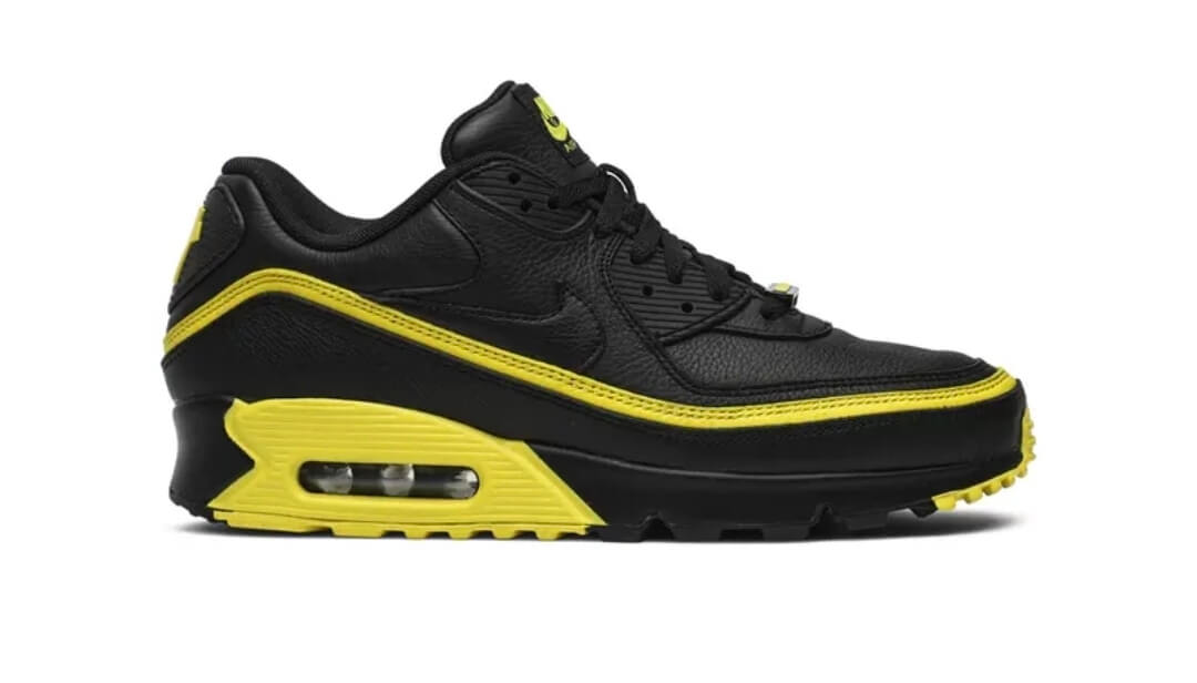 Ajoutez une touche dynamique à votre style avec les Baskets Nike Air Max 90 'Black Optic Yellow'. Un look percutant à ne pas manquer ! baskets pour homme tendance