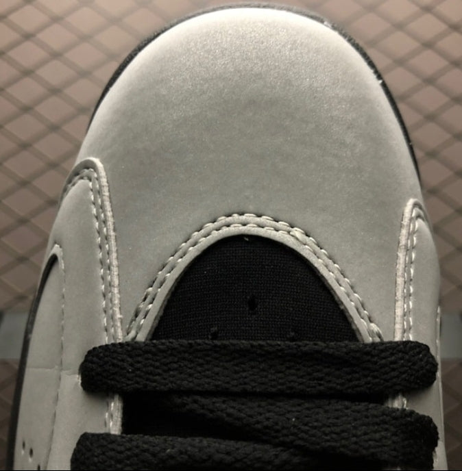 Les  baskets Air Jordan 6 Retro "Pantone" Femme permettent de personnaliser votre style tout en bénéficiant d’un confort supérieur.