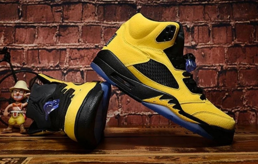 Les baskets Air Jordan 5 offrent un style audacieux et une performance exceptionnelle. leur design unique emblématique. Pas cher. Le moins cher. 
