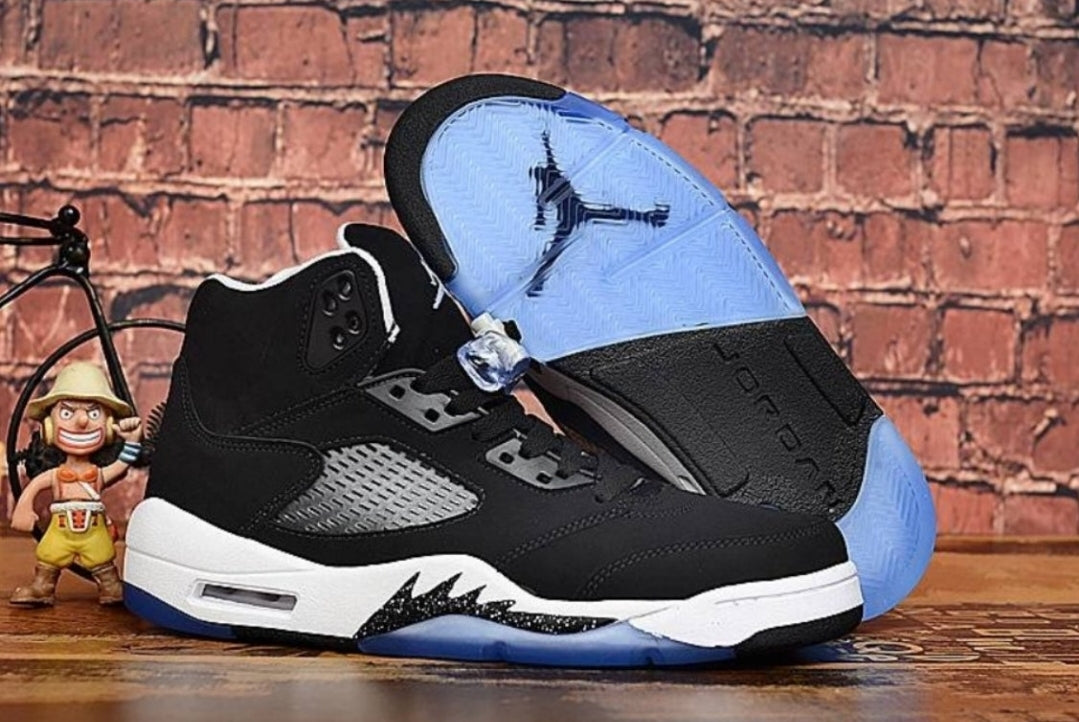 Air Jordan 5 Retro Moonlight (Oreo) sneakers