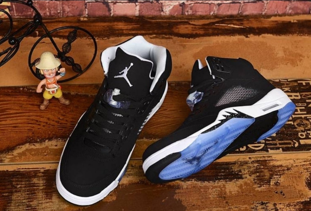 Air Jordan 5 Retro Moonlight (Oreo) sneakers