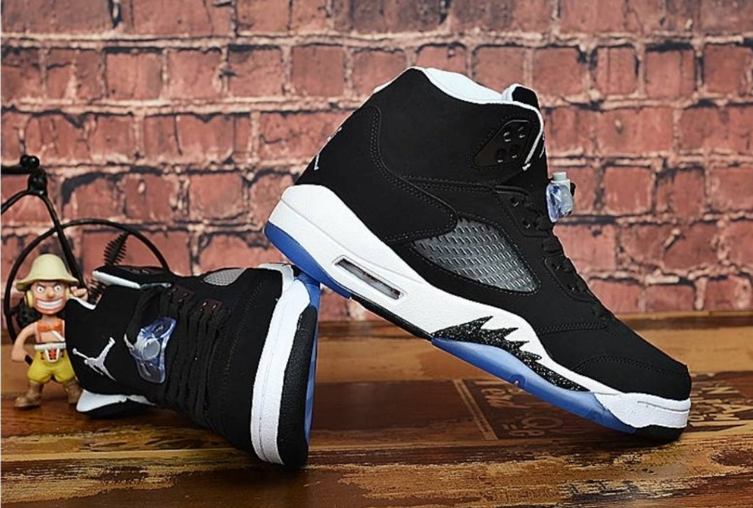 Air Jordan 5 Retro Moonlight (Oreo) sneakers