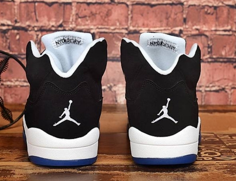 Air Jordan 5 Retro Moonlight (Oreo) sneakers