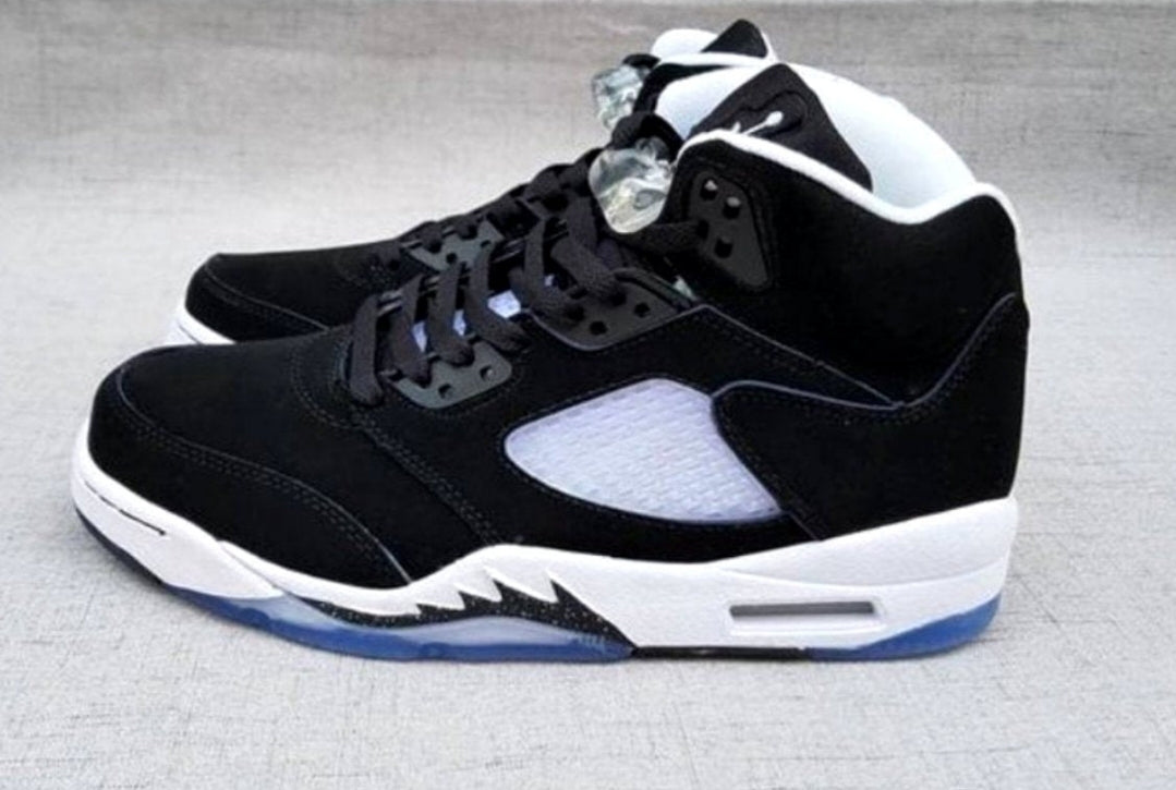 Air Jordan 5 Retro Moonlight (Oreo) sneakers