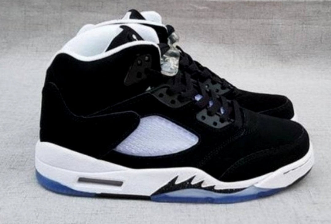 Air Jordan 5 Retro Moonlight (Oreo) sneakers