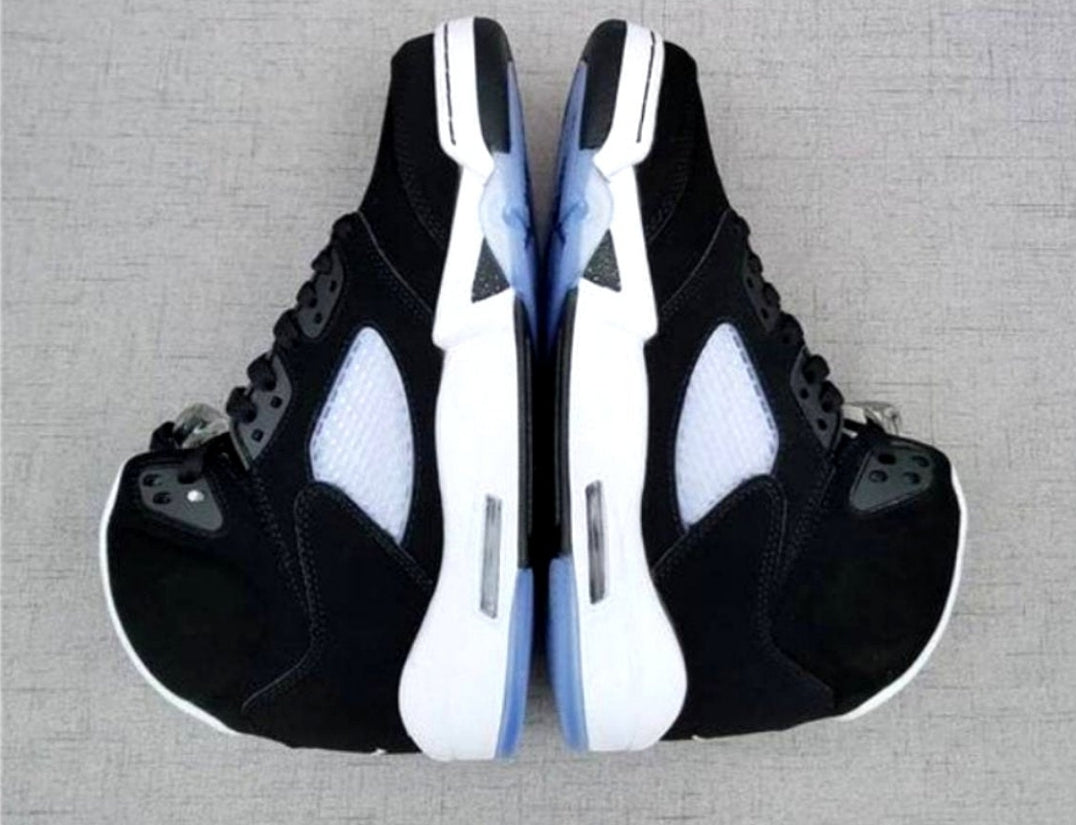 Air Jordan 5 Retro Moonlight (Oreo) sneakers