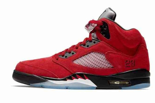 Les baskets Air Jordan 5 offrent un style audacieux et une performance exceptionnelle. leur design unique emblématique. Pas cher. Le moins cher.
