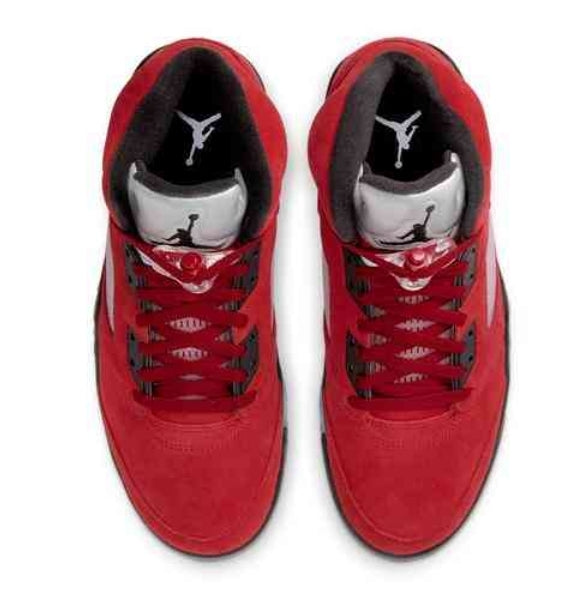 Les baskets Air Jordan 5 offrent un style audacieux et une performance exceptionnelle. leur design unique emblématique. Pas cher. Le moins cher. 