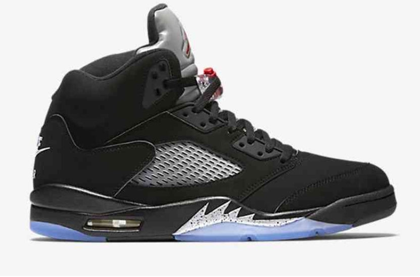 Les baskets Air Jordan 5 offrent un style audacieux et une performance exceptionnelle. leur design unique emblématique. Pas cher. Le moins cher. 