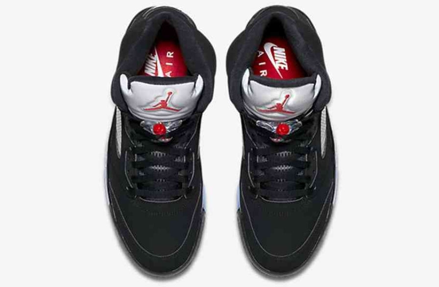 Les baskets Air Jordan 5 offrent un style audacieux et une performance exceptionnelle. leur design unique emblématique. Pas cher. Le moins cher. 