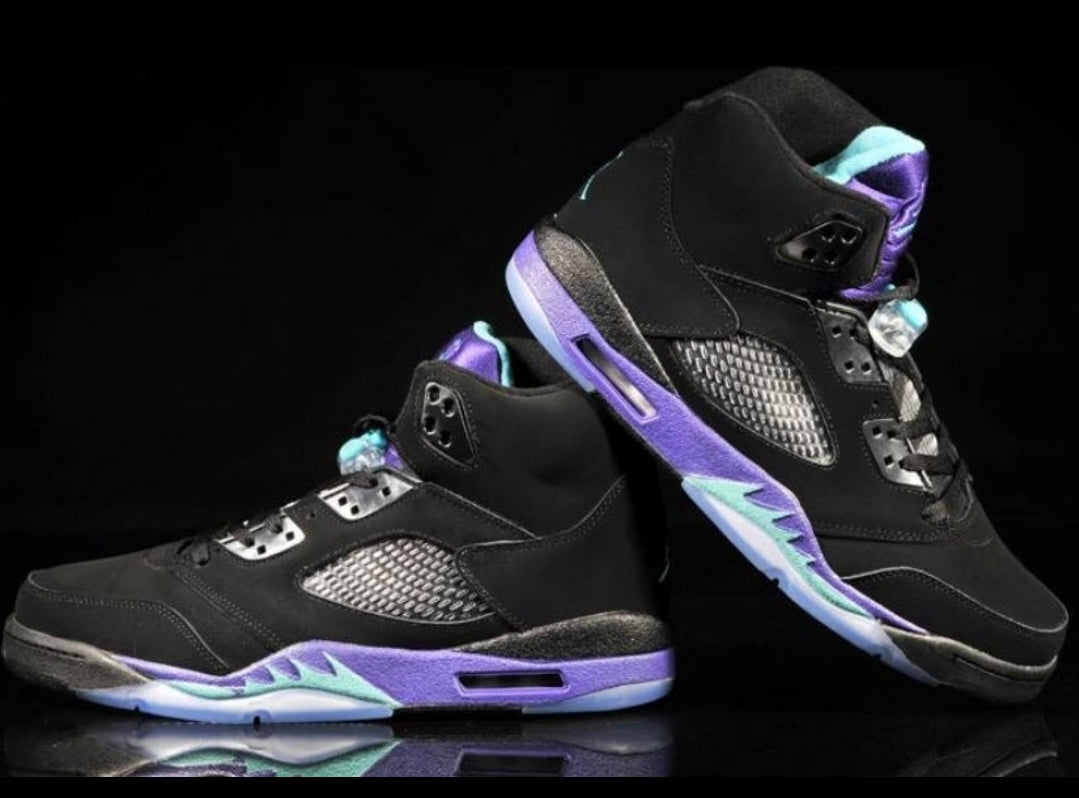 Les baskets Air Jordan 5 offrent un style audacieux et une performance exceptionnelle. leur design unique emblématique. Pas cher. Le moins cher. 